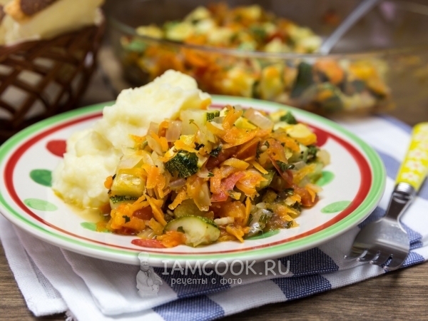 Запеченное рагу из кабачков в духовке, рецепт с фото