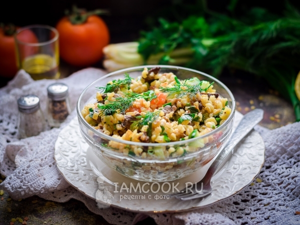 Салат с булгуром и куриной печенью, рецепт с фото