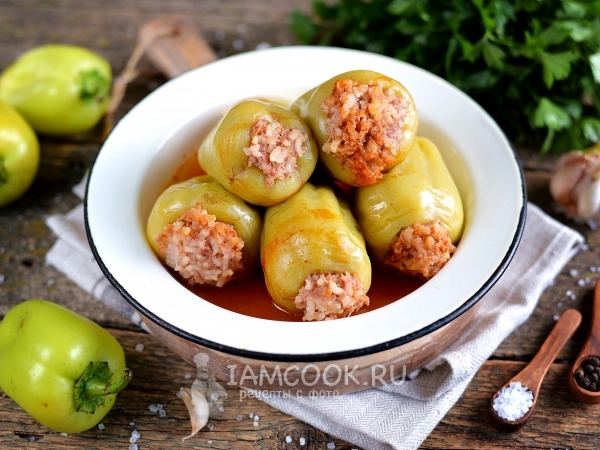 Фаршированный перец с соусом (подливкой), рецепт с фото