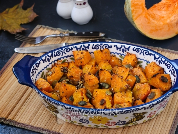 Запечённая тыква с орегано и тыквенными семечками, рецепт с фото