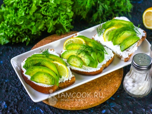 Бутерброды с авокадо и творожным сыром, рецепт с фото