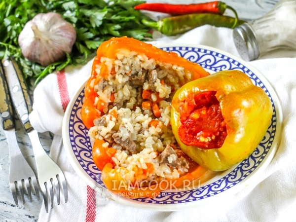 Фаршированные перцы в томатном соусе, рецепт с фото
