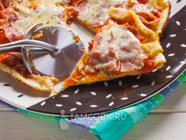 Дрожжевая пицца на сковороде, рецепт с фото