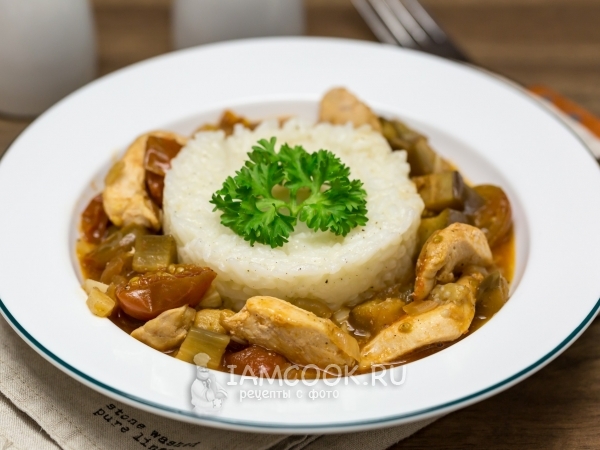 Курица в овощном соусе с баклажанами, рецепт с фото