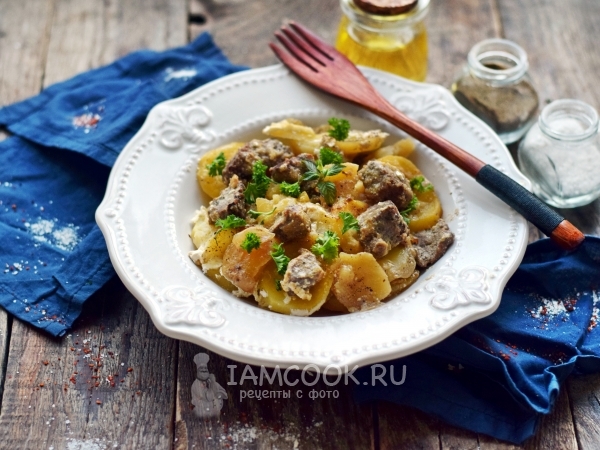 Картофель, запеченный с говяжьей печенью в сметане, рецепт с фото