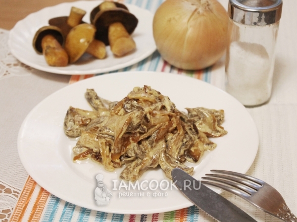 Жареные моховики со сметаной, рецепт с фото