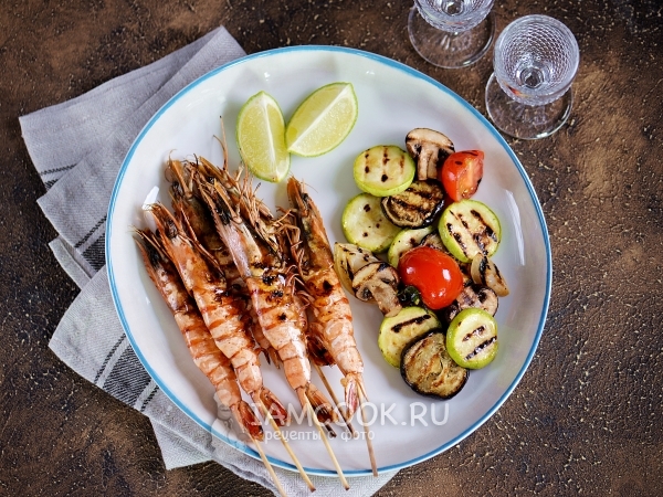 Тигровые креветки-гриль с овощами, рецепт с фото