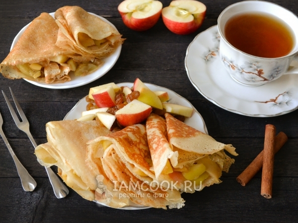 Постные блинчики с начинкой из яблок с изюмом, рецепт с фото