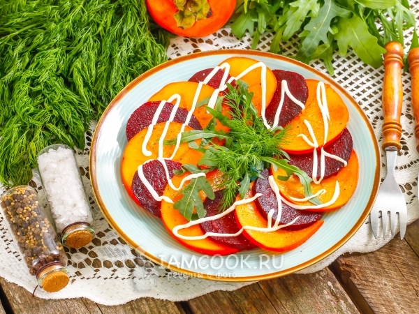 Салат из хурмы и свеклы, рецепт с фото