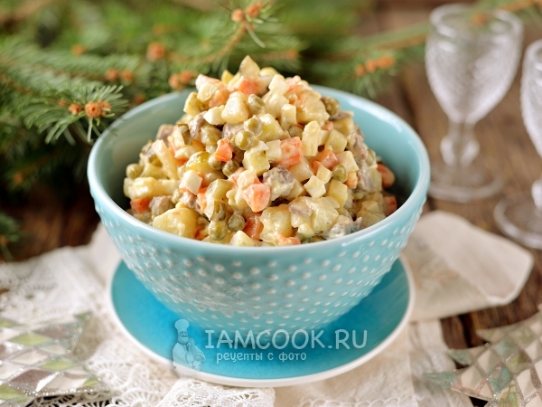 «Оливье» с мясом и солеными огурцами, рецепт с фото