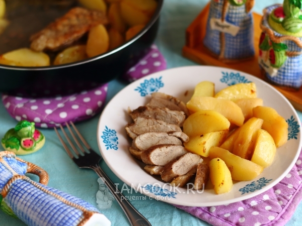 Утиная грудка с яблоками и картофелем, рецепт с фото