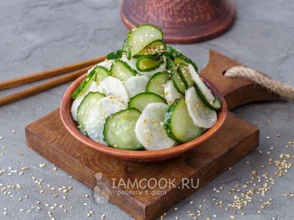 Салат с дайконом и огурцом, рецепт с фото