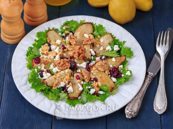 Тёплый салат с грушей, рецепт с фото