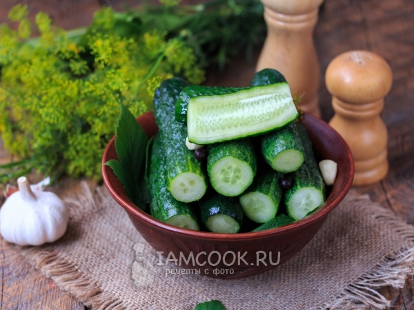 Малосольные огурцы в кастрюле (быстрого приготовления), рецепт с фото