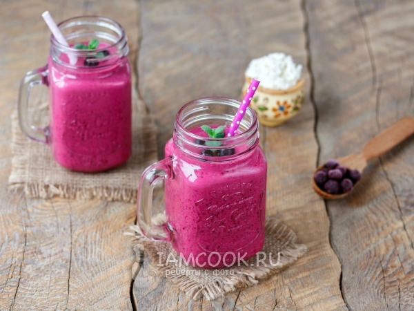Смузи с творогом, бананом и смородиной, рецепт с фото