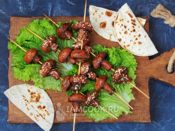 Шашлык из шампиньонов с соевым соусом, рецепт с фото