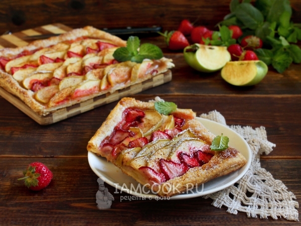 Пирог с яблоками и клубникой, рецепт с фото