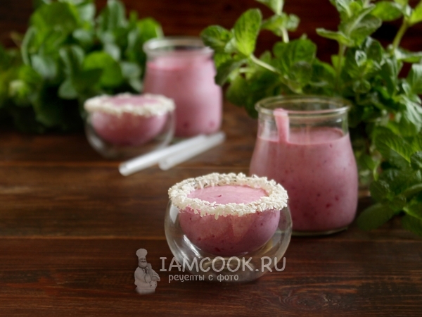 Смузи с кокосовым молоком и черной смородиной, рецепт с фото