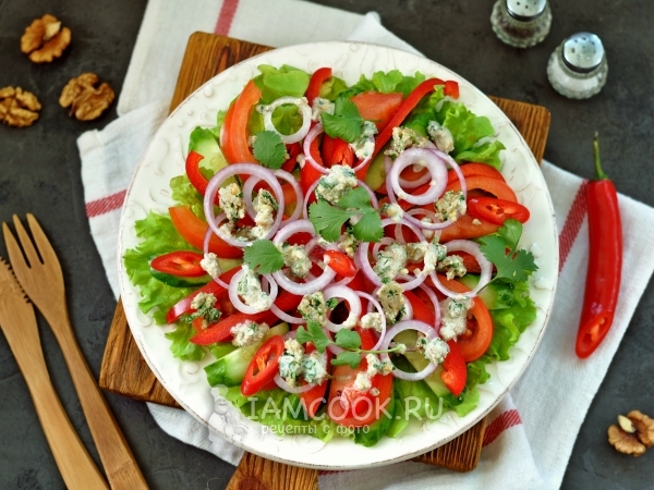 Грузинский салат с ореховой заправкой, рецепт с фото