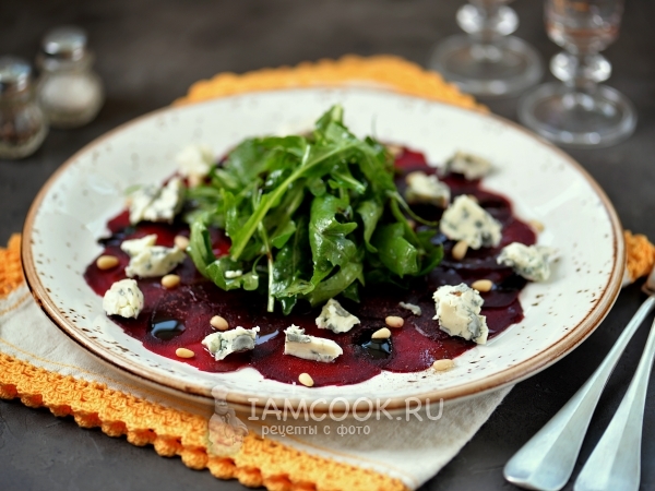 Карпаччо из свеклы и голубого сыра, рецепт с фото