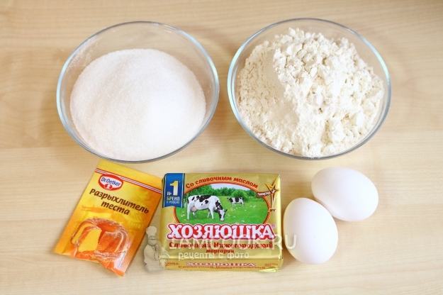 Ингредиенты для тертого пирога с творогом и яблоками