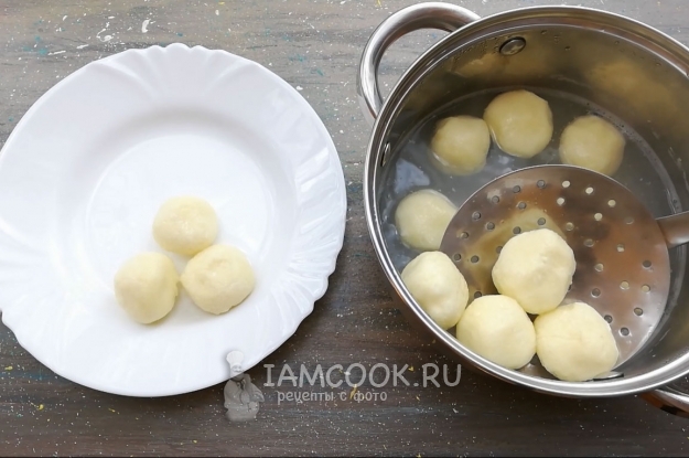 Варим ленивые вареники из творога