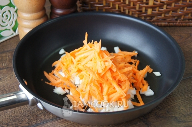 Обжарка из моркови и лука