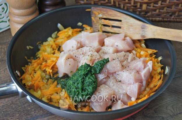 Обжарка из овощей и куриного филе