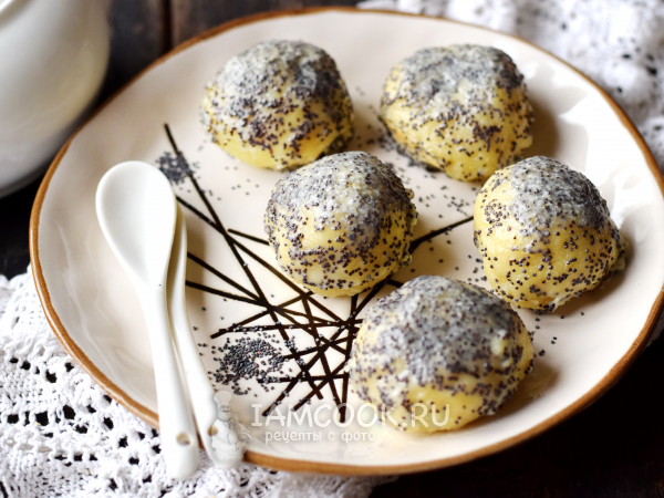 Сырные бабки в сметанно-маковом соусе, рецепт с фото