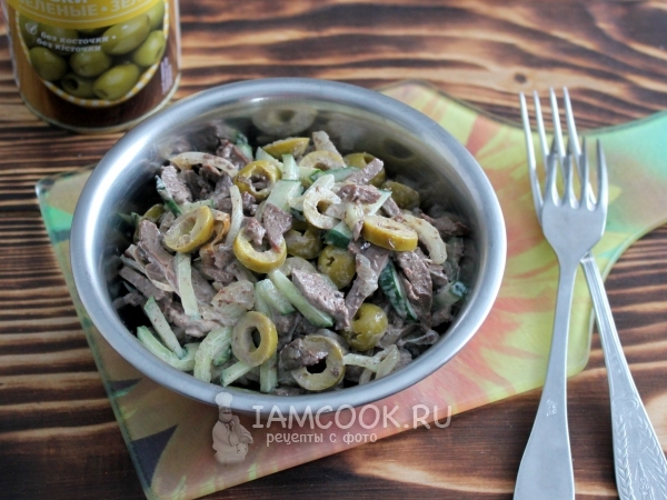 Салат с куриной печенью и оливками, рецепт с фото