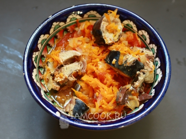 Скумбрия с овощами в горшочках в духовке, рецепт с фото