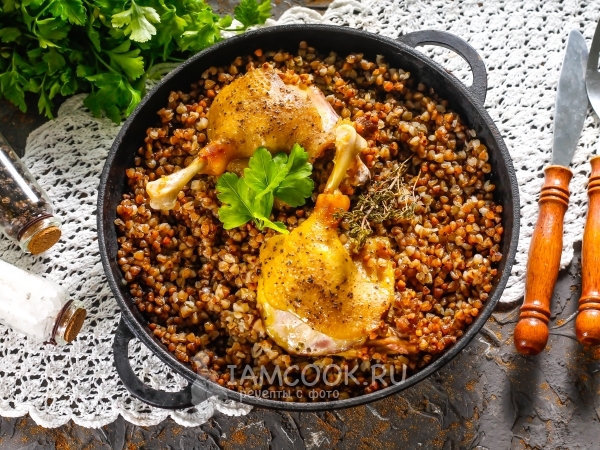 Утиные окорочка с гречкой в духовке, рецепт с фото