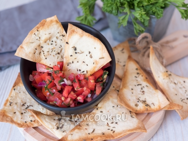 Чипсы из лепешек тортилья со сметаной, сухим и свежим чесноком, рецепт с фото