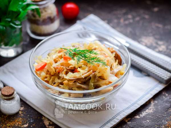 Тушеная капуста с грибами в казане, рецепт с фото