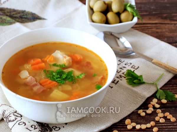 Гороховый суп с жареной куриной грудкой и свиной грудинкой, рецепт с фото