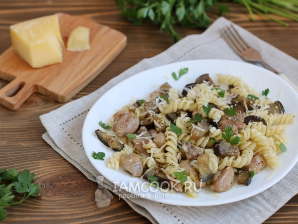 Паста с курицей и баклажанами, рецепт с фото