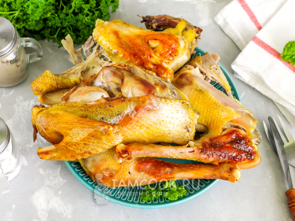 Домашний петух в духовке целиком, рецепт с фото