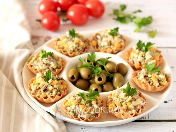 Тарталетки со шпротным салатом, рецепт с фото