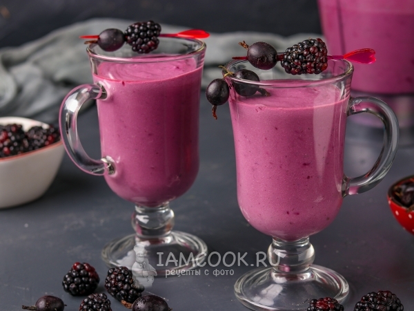 Молочно-творожный коктейль с ежевикой и крыжовником, рецепт с фото