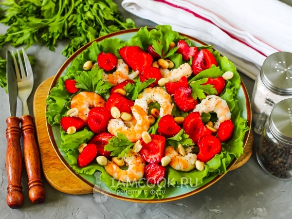 Салат с креветками и клубникой, рецепт с фото