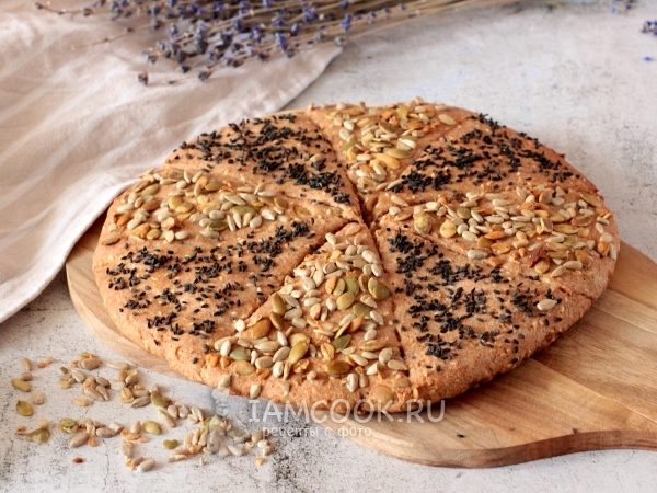 Ржаная лепешка без дрожжей с семечками, рецепт с фото