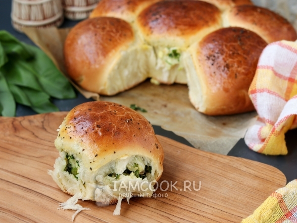 Пирог-булочки с яйцами и черемшой, рецепт с фото