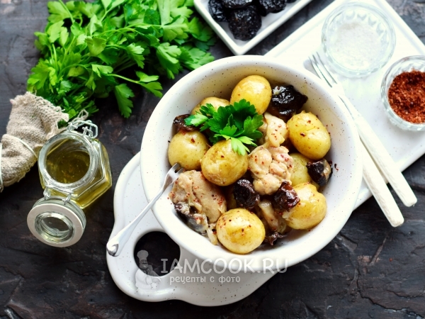 Картошка с курицей и черносливом, рецепт с фото