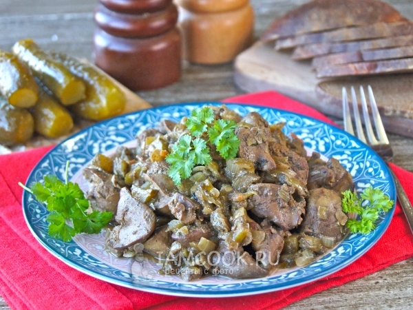 Жареная печень с солеными огурцами, рецепт с фото