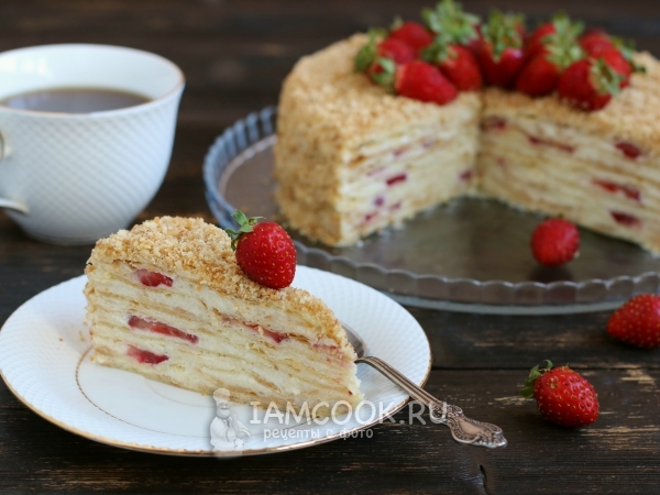 Торт «Наполеон» с клубникой, рецепт с фото