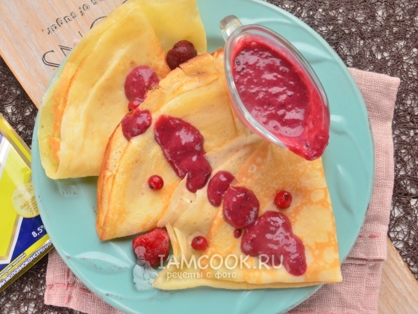 Крепы с ягодным соусом, рецепт с фото