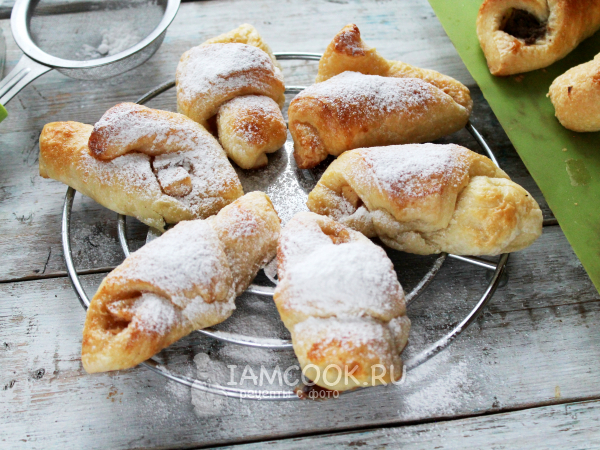 Слоеные рогалики с яблоком и корицей, рецепт с фото