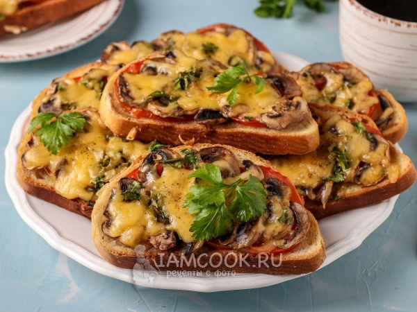 Горячие бутерброды с грибами и помидорами, рецепт с фото