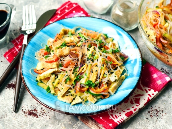 Фунчоза с яичными блинчиками и овощами, рецепт с фото