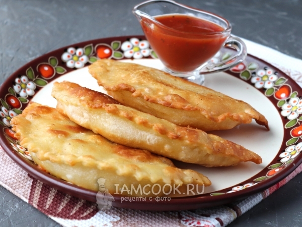 Хрустящие чебуреки с пузырьками из теста на кипятке, рецепт с фото